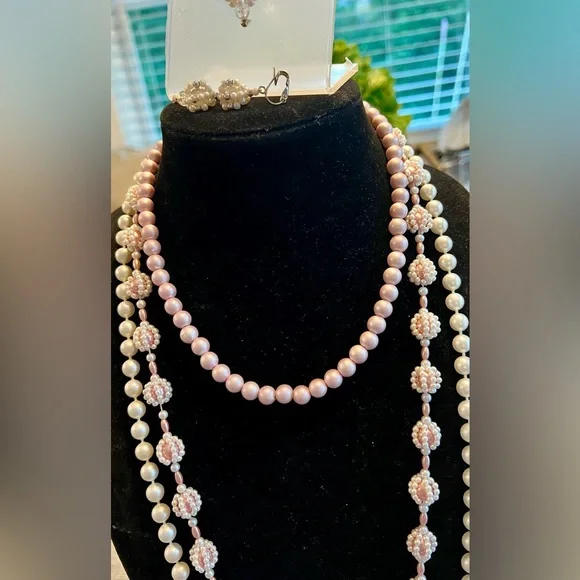 PEARL PERFECTION 4 PIECE SET!! 3 necklaces & clip on earrings STUNNING - Picture 3 of 7